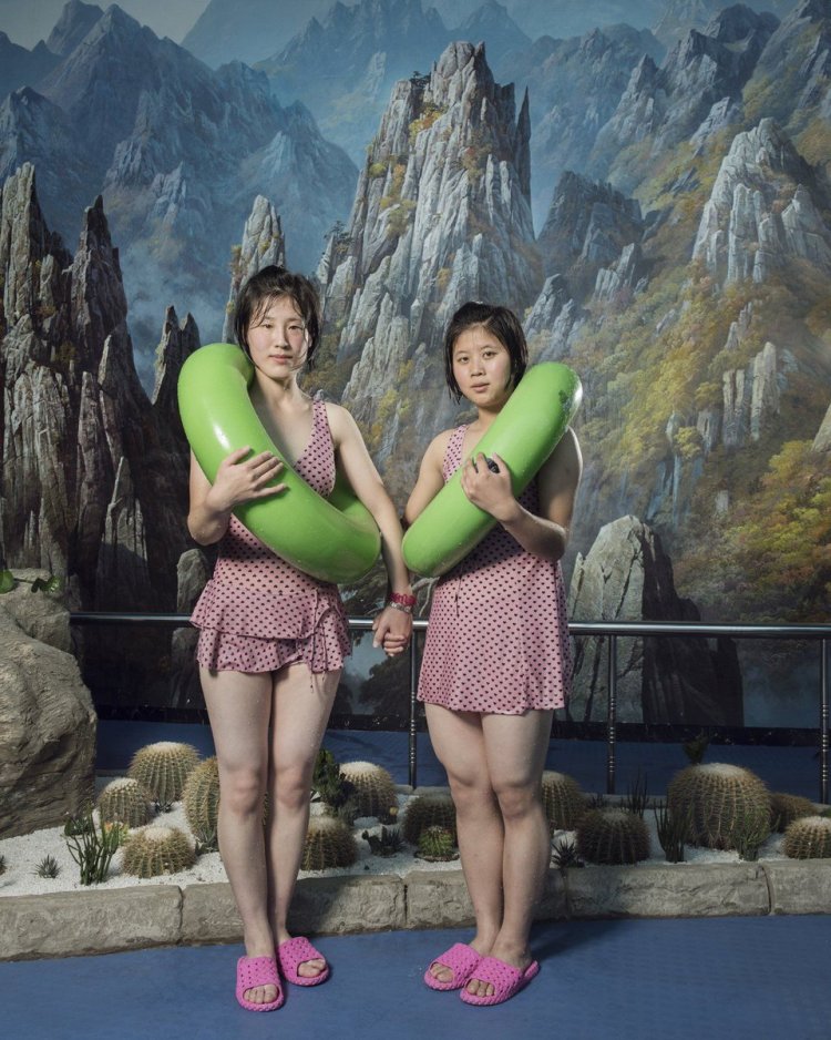 Северная Корея девушки маршируют