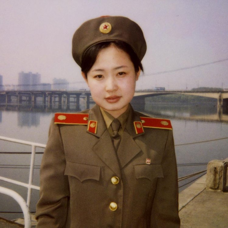 Эрик лаффорг северная корея девушки военные