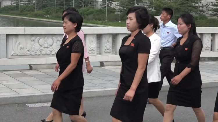 Северная Корея маршируют