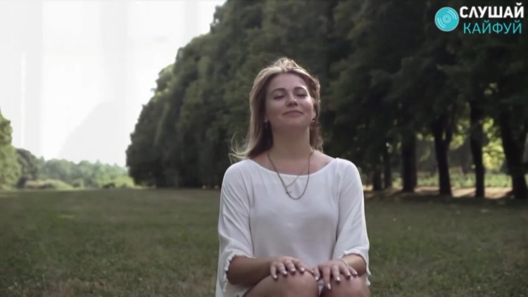 Гол девушка