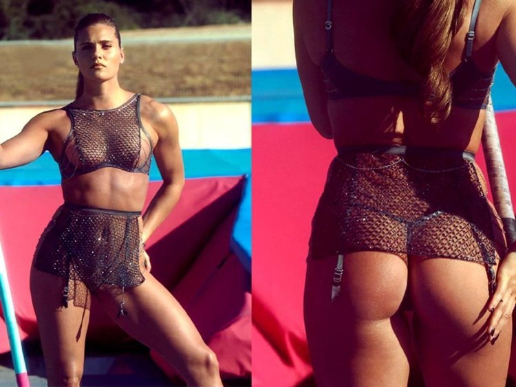 Alicia Aylies в купальнике