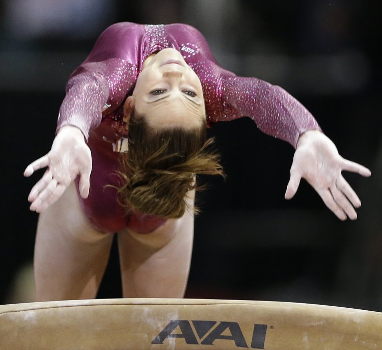 MCKAYLA Maroney в купальнике