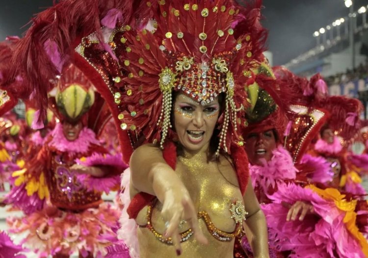 Андреа Мартинс Бразилия карнавал