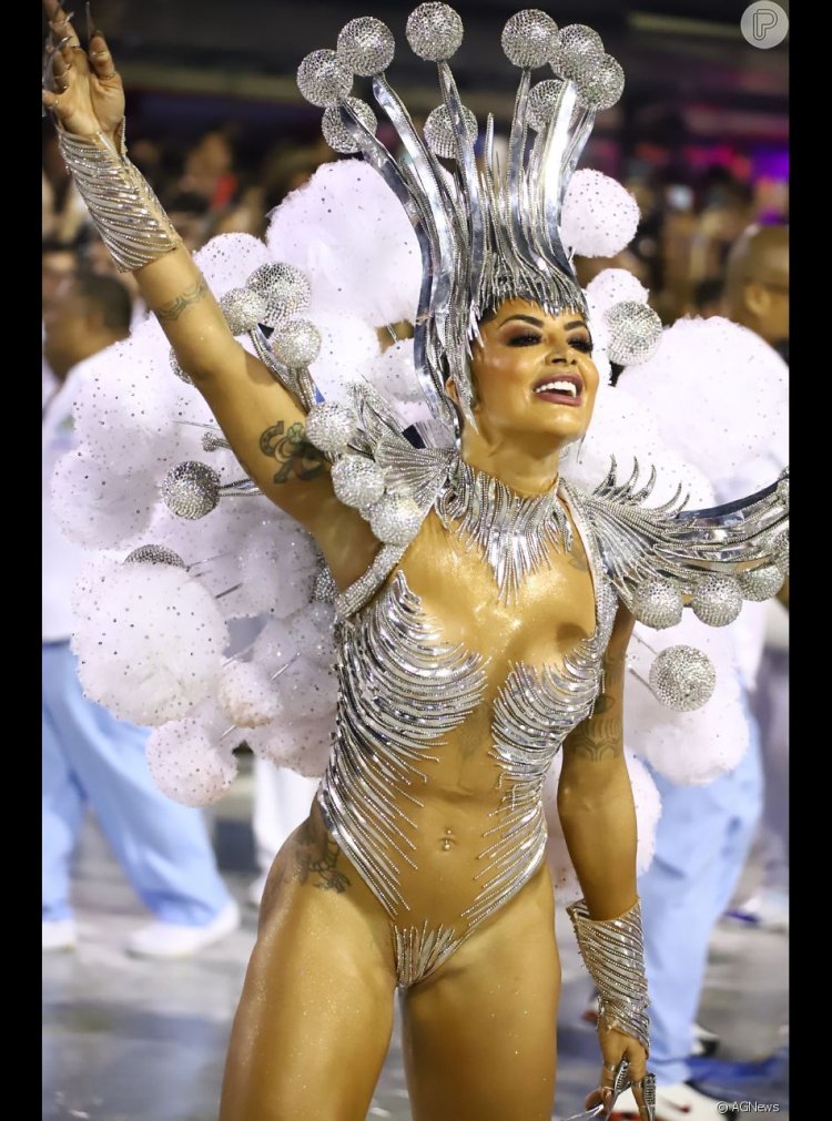 Карнавал в лифчике