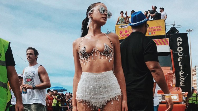 Viviane-Araujo карнавал