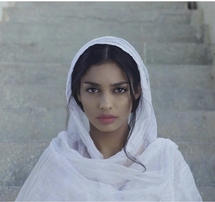 Арабская внешность девушки