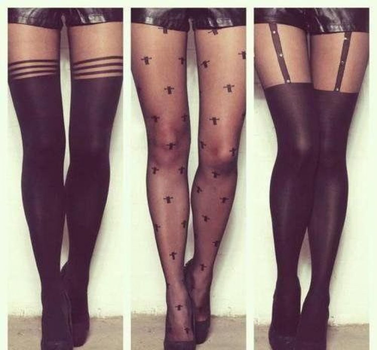 Чулочки на женских ножках