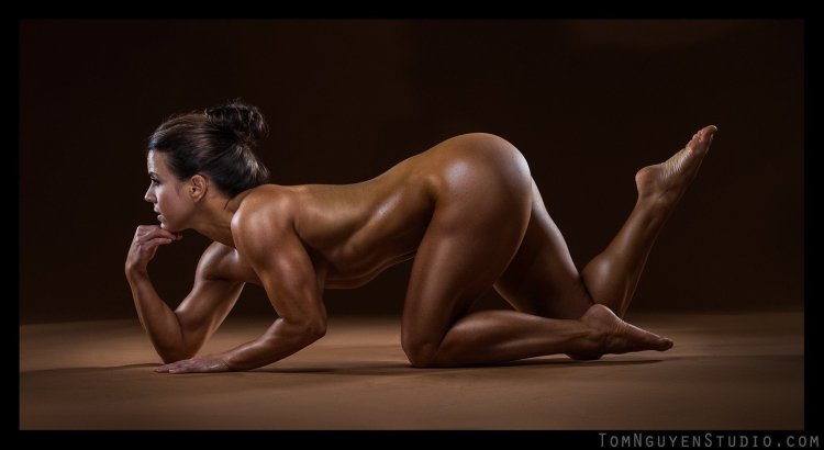 Голая спортивная фигура