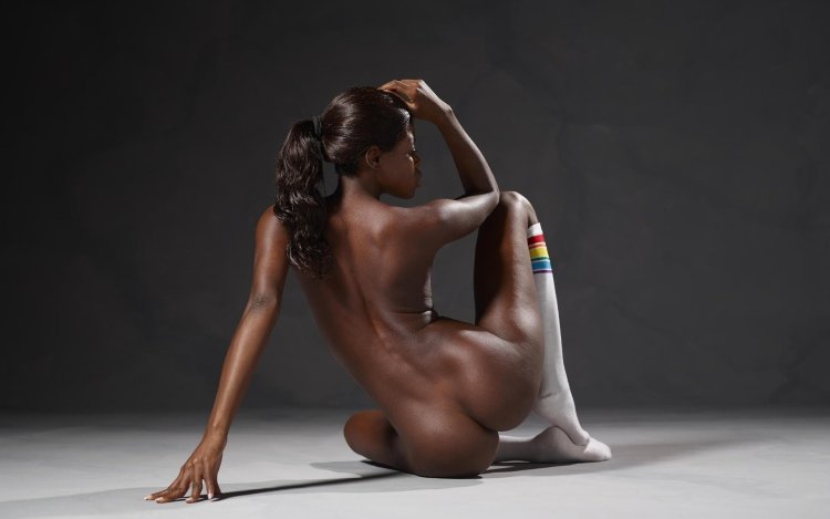 Голая в спортзале ева ельфи