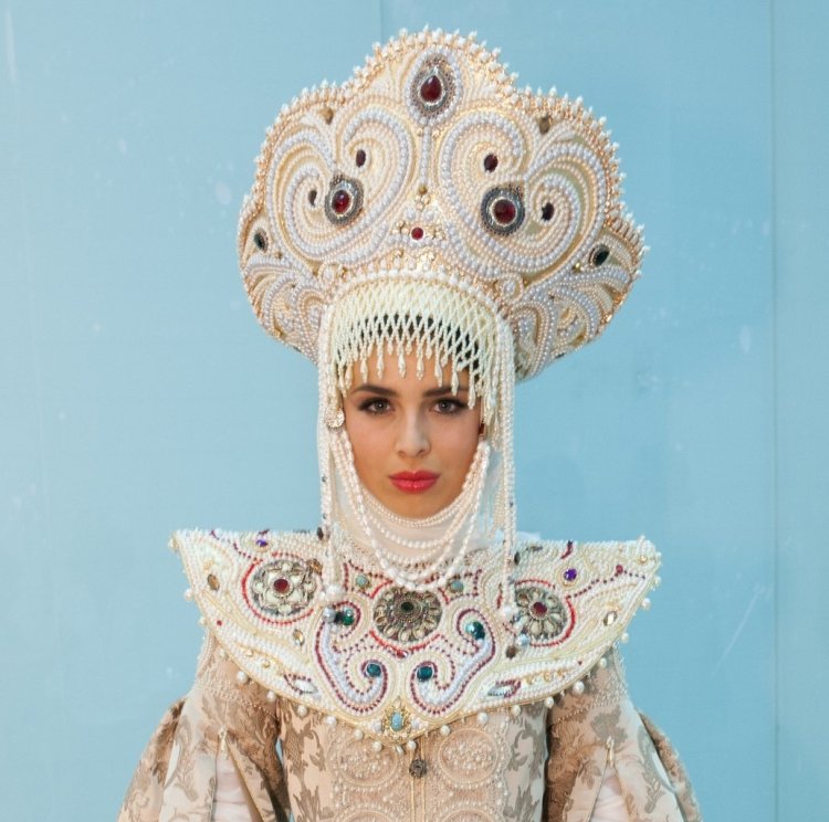 Голые красавицы в кокошниках