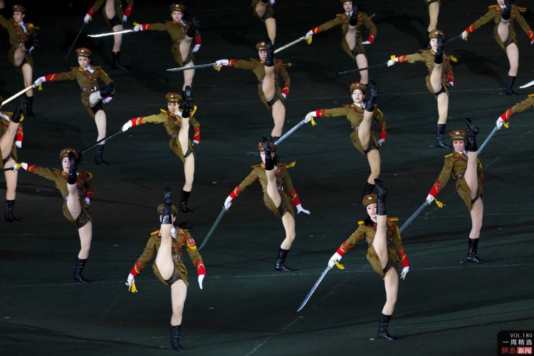 Северная корея девушки маршируют