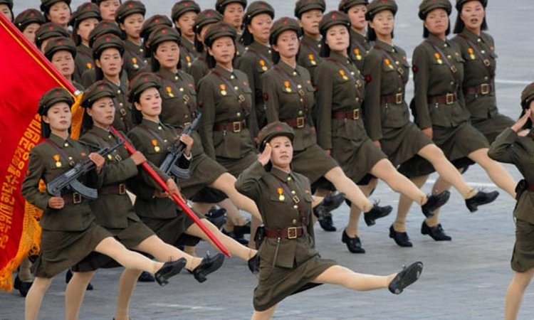 Девушки из Северной и Южной Кореи