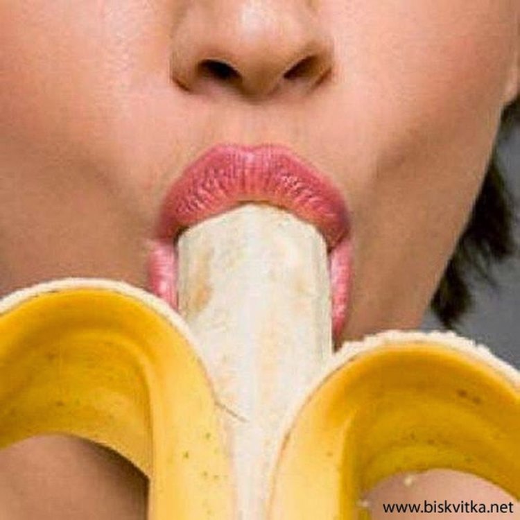 Розелин Санчес с бананом