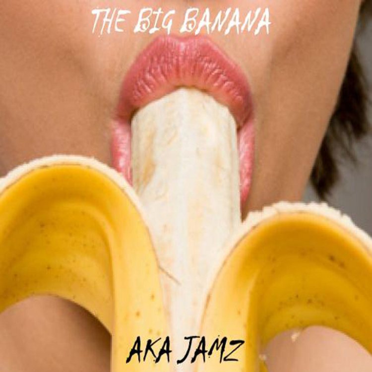 Красивая девушка с бананом