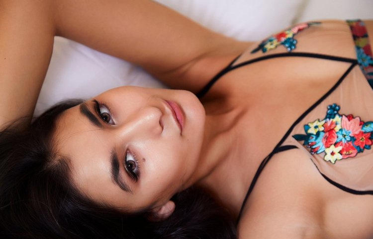 Sheela-a модель Bella