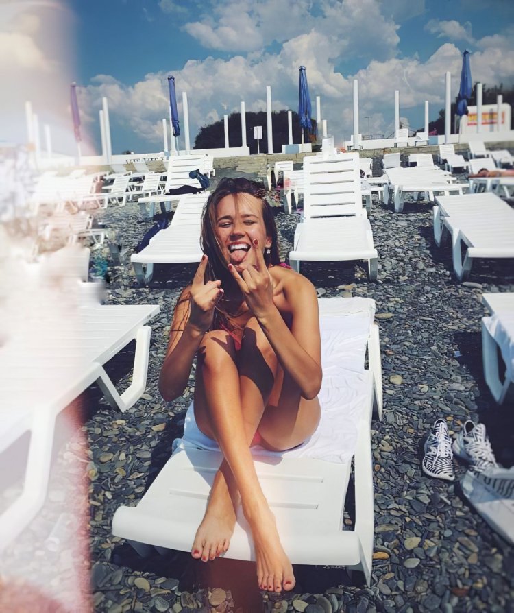 Клава Кока в купальнике