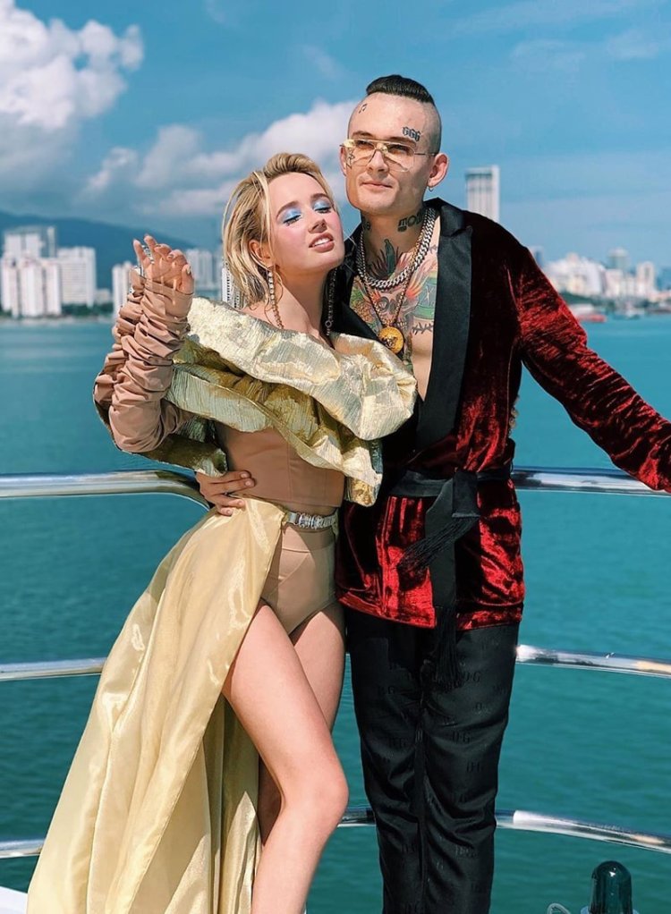 Клава Кока бикини