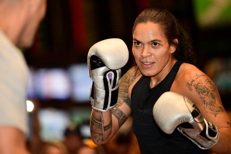 Нуньес Аманда с подругой