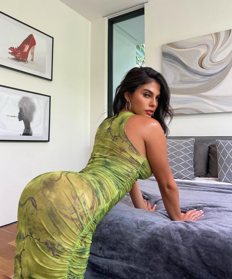 Аманда черни сливы