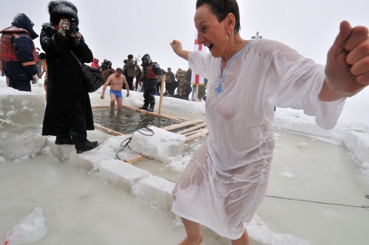 Засветила грудь на крещение