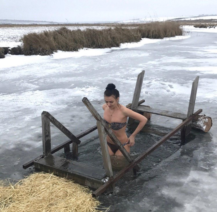 Фото девушек с крещенских купаний 2019