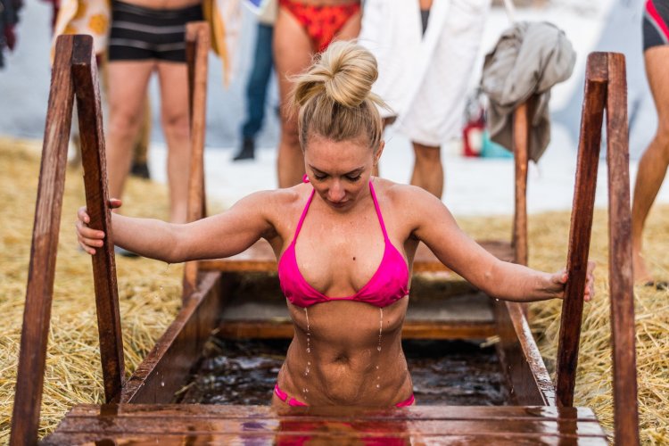 Крещенские купания 2021 голые