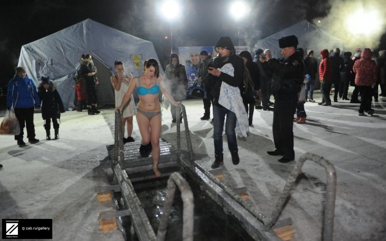 Крещенские купания ню
