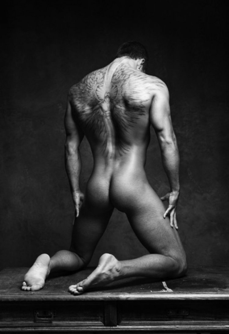 Голые мускулистые мужчины эякуляции