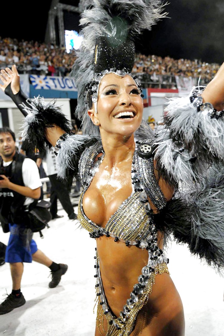 Ягодицы горячие карнавал