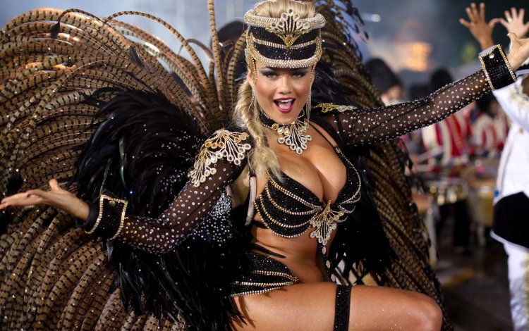 Андреа Мартинс карнавал в Рио