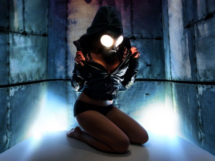 Парень и девушка в балаклавах