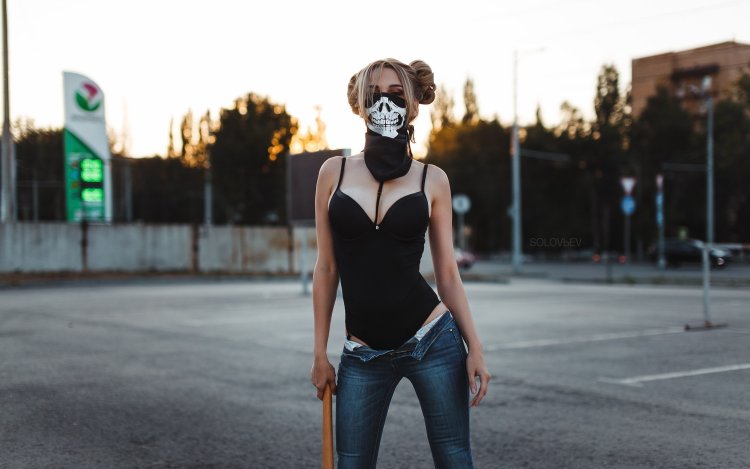 Женщина в Балаклаве