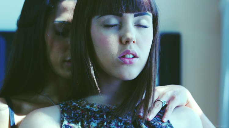 Зои Маклеллан голая