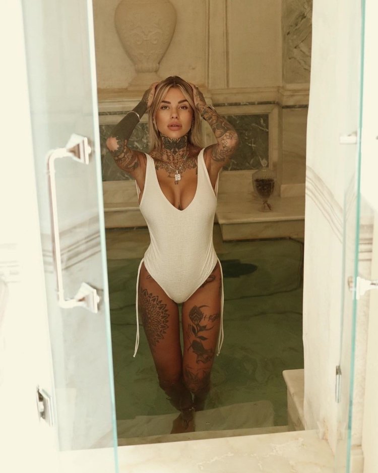 Зои Кристофоли голая видео