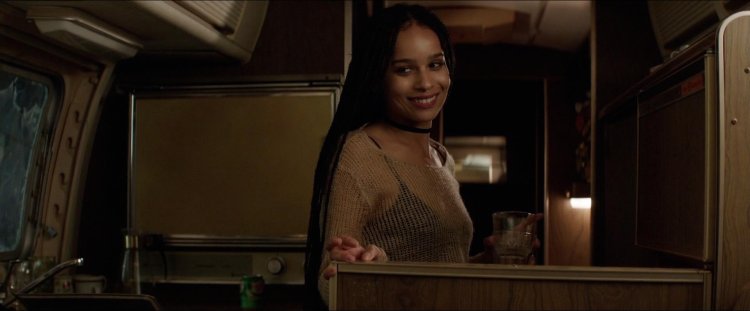 Зои Дойч на пляже