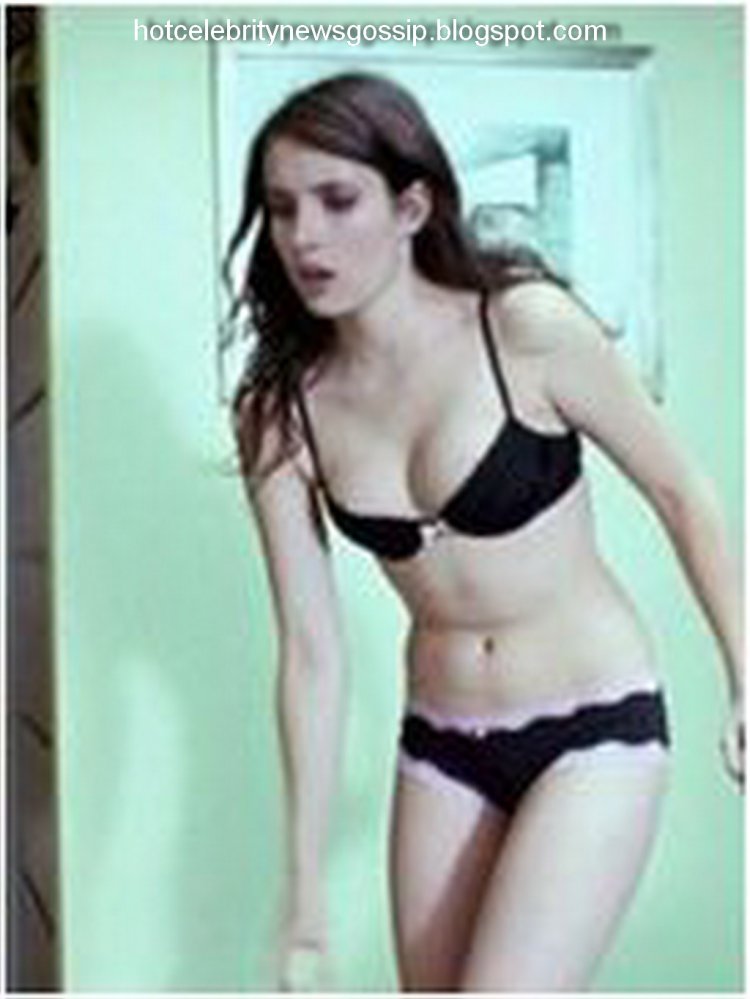 Эмма Робертс в купальнике