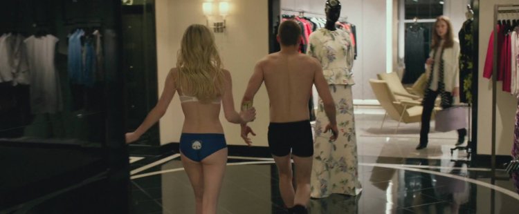 Эмма Робертс в купальнике 2020