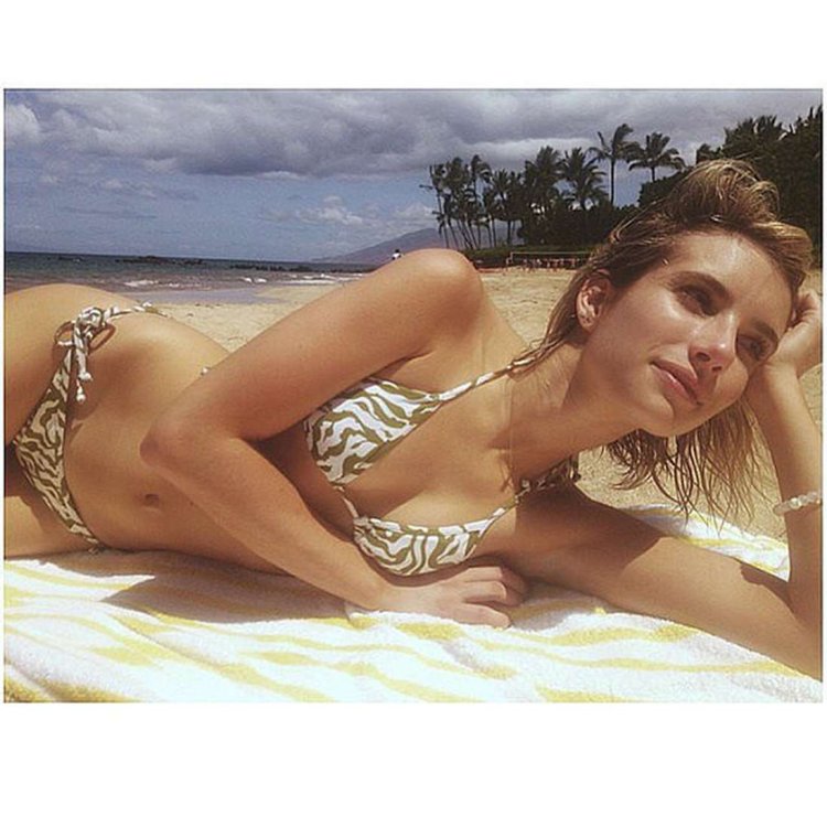 Эмма Робертс in Bikini