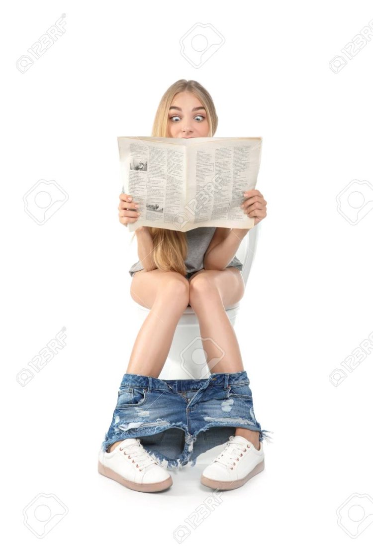 Картина женщина на унитазе