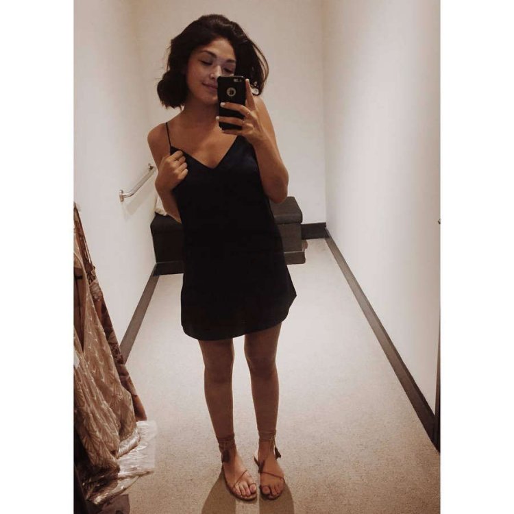 Платье на тонких бретелях