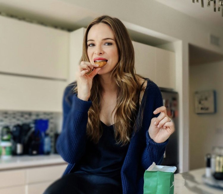 Кейтлин Сноу гиф