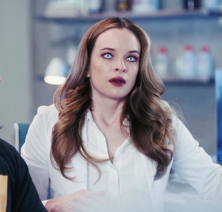 Кейтлин сноу