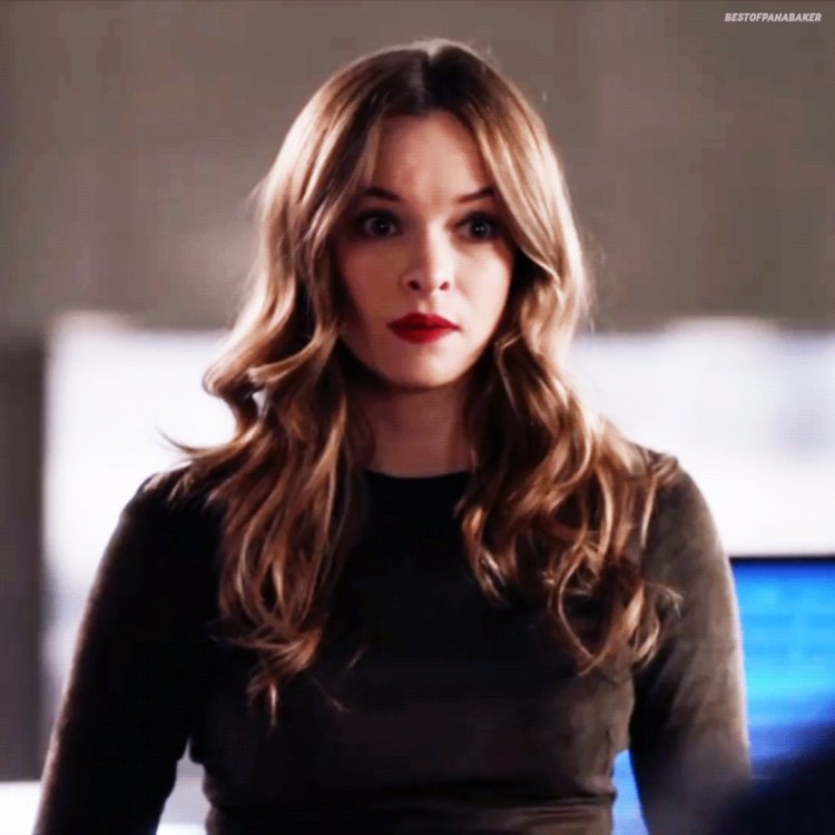 Кейтлин Сноу блондинка