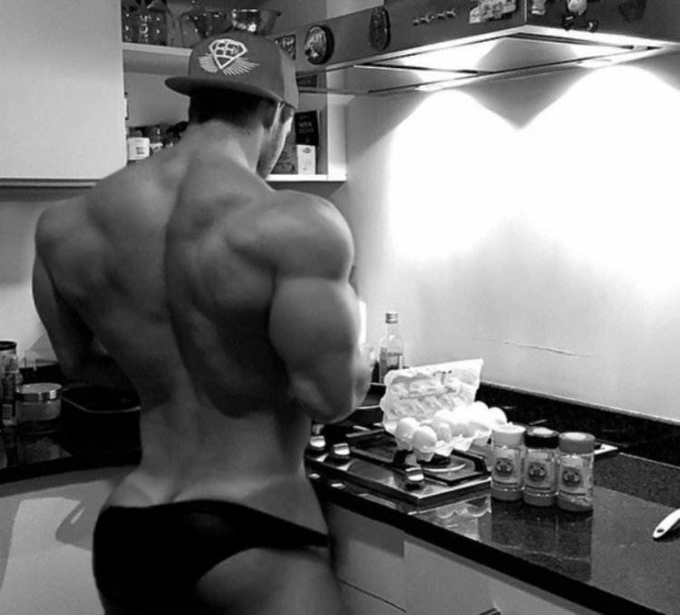 Мужская спина