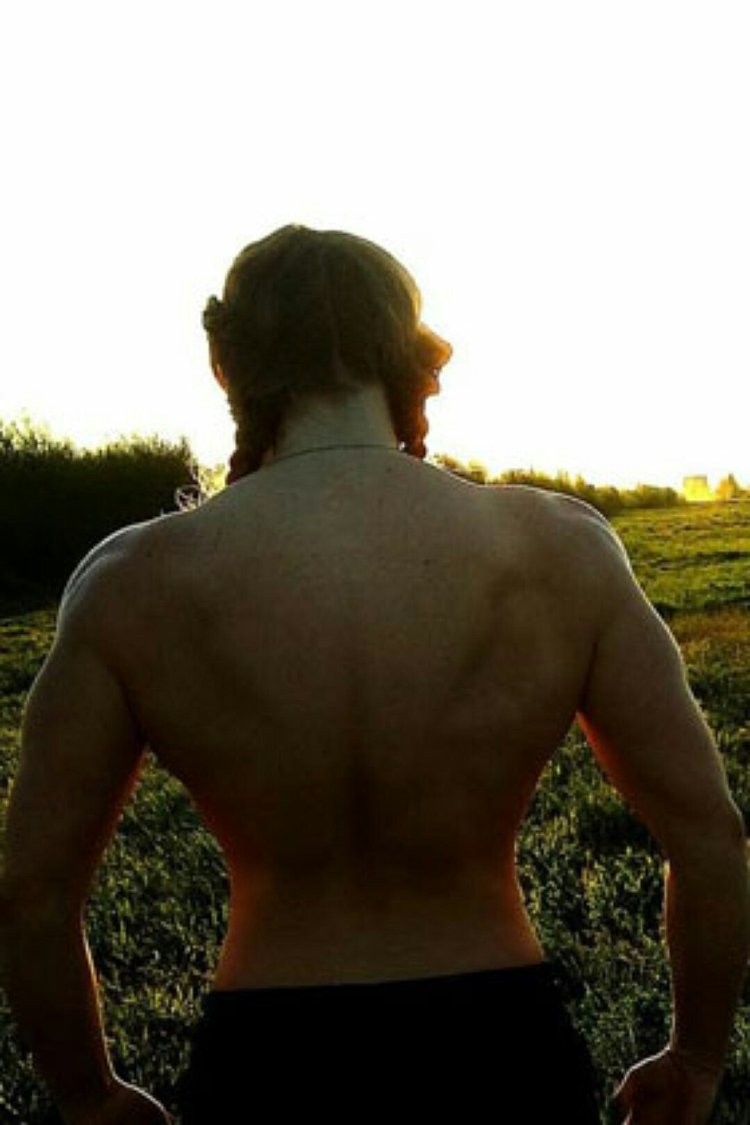 Накаченная спина у девушек