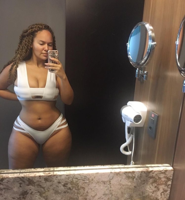 Модель + сайз Pamela Alexandra в бикини