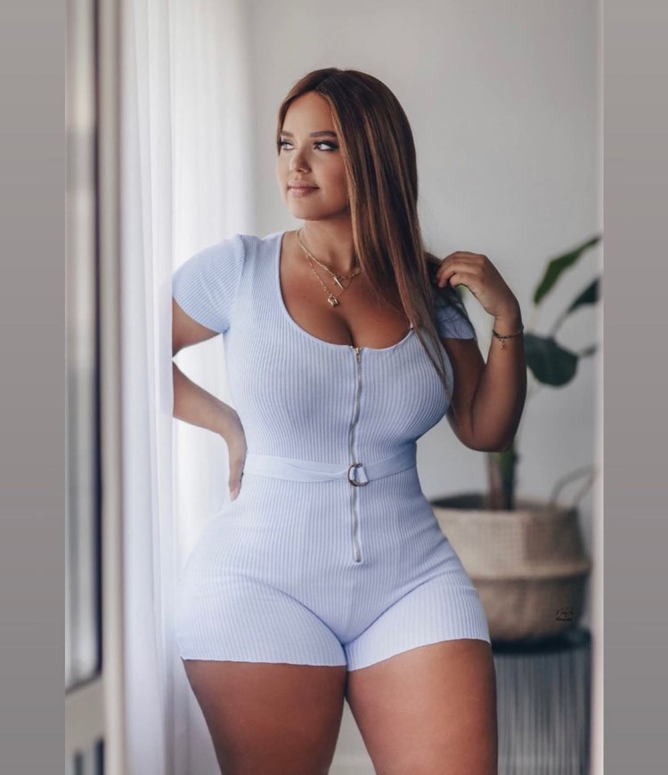 Pamela Alexandra в мини