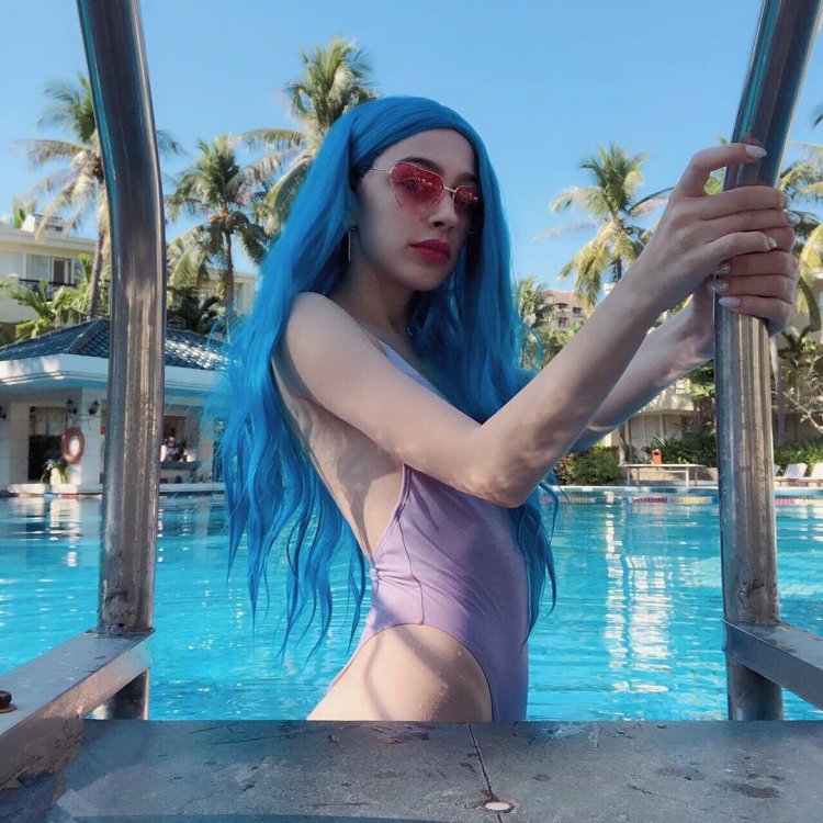 Мэйби Бэйби слив в купальнике