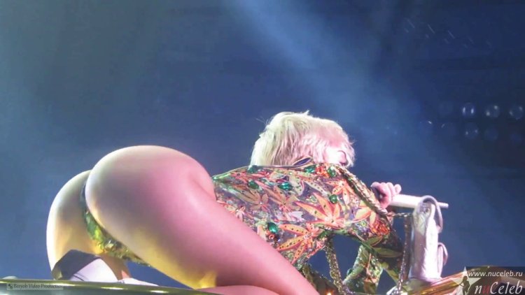 Заглядываем девушкам под юбки