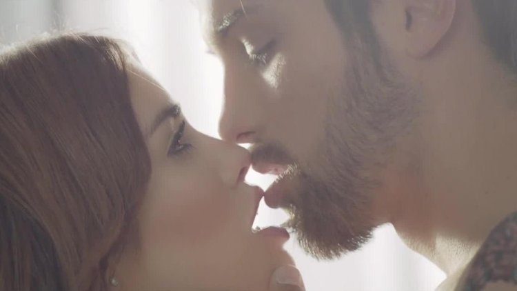 Экстер Эспосито актриса в профиль не накрашенная